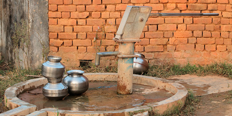 Fuente de Agua de Autoabastecimiento Manual en la India