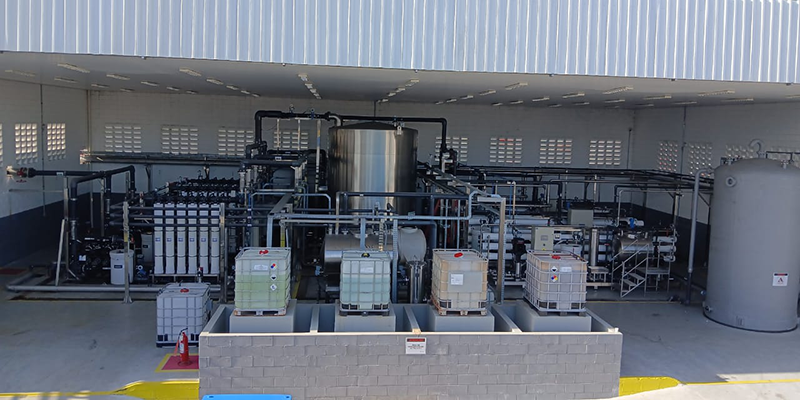 Soluções avançadas para tratamento de água na indústria de bebidas | Fluence Estação de tratamento de água para produção de bebidas