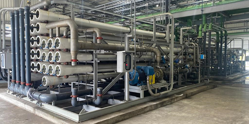 Soluções avançadas de dessalinização para indústria de aço | Fluence Planta de dessalinização de água do mar por osmose reversa na indústria de aço no Brasil