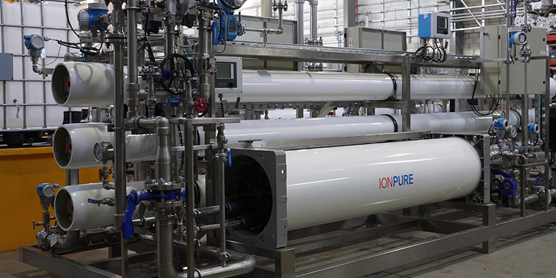 Soluções para produção de água de alta pureza em geração de energia | Fluence Estação de tratamento de água desmineralizada para complexo termelétrico na Amazônia