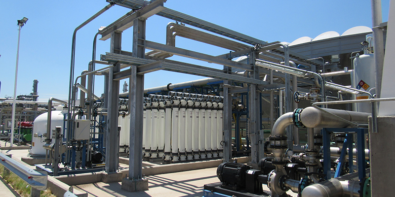 Soluções de ultrafiltração para tratamento de água em torres de resfriamento | Fluence Tratamento de água de superfície por ultrafiltração para torres de resfriamento