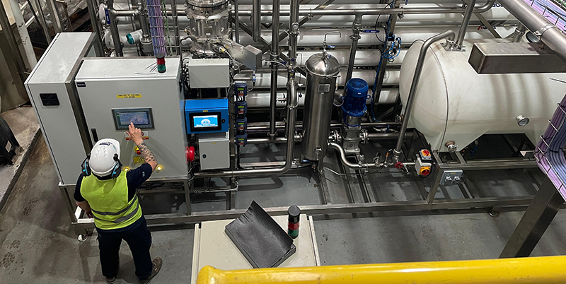 Soluções sustentáveis para reúso de efluentes na indústria de bebidas | Fluence Planta de reutilização de efluentes para otimização do consumo de água na produção de bebidas