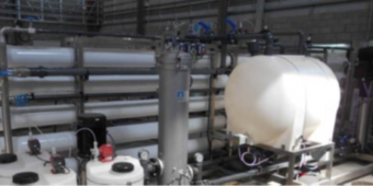 Tratamiento de efluente industrial para reúso riego de áreas verdes y en procesos que requieren agua blanda.