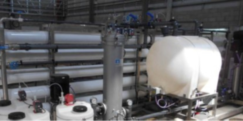 Tratamiento de efluente industrial para reúso en riego y procesos